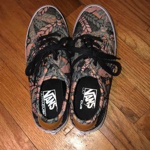 NWOT VANS; Pattern low top Vans Slip on or lace up